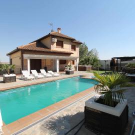 Casa Jardin del Valle. TuCasaTemporal, Hotel in Seseña