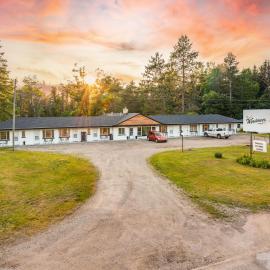The Windmoor Lodge, hotel en Grayling