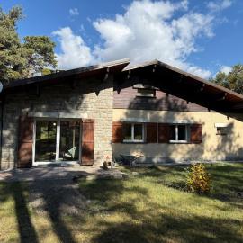 Chalet La Huette, hotel v mestu Enchastrayes