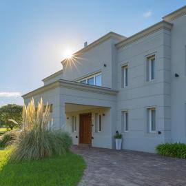 Mansión Vista al Golf - Country Club โรงแรมในกัวเลกวยชู