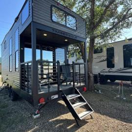 Prairie Dog Perch Tiny Home, Hotel in Interior