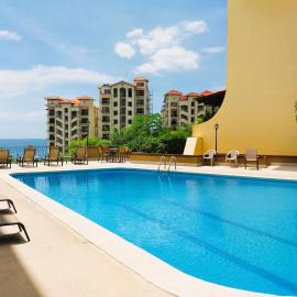 Presidential Suites 4 - Spacious condo in the heart of Flamingo, sleeps 6