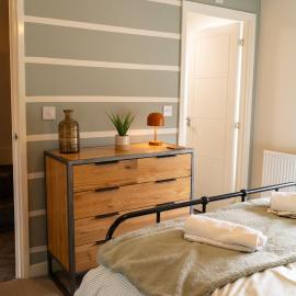 4 Bedroom Retreat - Sleeps 7 - Parking - Country Park location