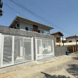 2º andar de casa na Armação da Piedade, 50 metros da praia, hotel in Governador Celso Ramos