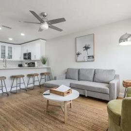 Cozy 1BR Condo Family & Pet Friendly, ξενοδοχείο σε Apollo Beach