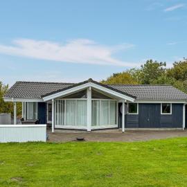 3 Bedroom Stunning Home In Hovborg, Hotel in Hovborg