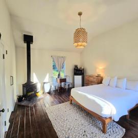 Dennen's Victorian Farmhouse, hotel in Little River