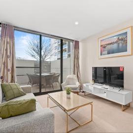 Spacious 3-Bedroom Apartment + Lifestyle Amenities, hotel in Downer