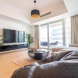 Luxury 2BR Golf View 85" TV Yas Bay