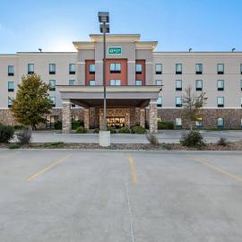 Quality Inn - Pratt、Prattのホテル