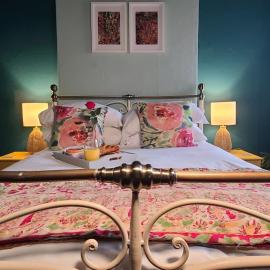 Paget Cottage a cosy and comfy 2 bedroom cottage with parking to the rear and a short drive from Cannock town centre