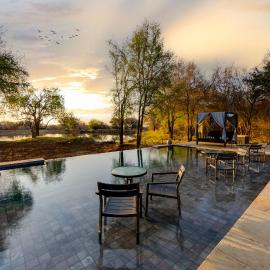 Black Rhino Game Lodge, hotel u gradu Matlhagame