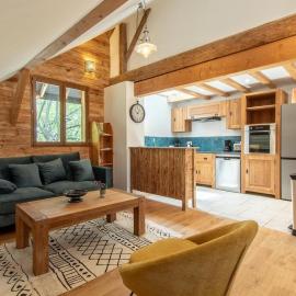 Gite dans corps de ferme entre Annecy et Geneve, hotel em Groisy