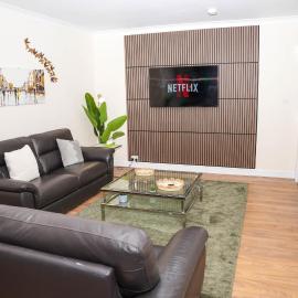 4 Bed Contractor House Free Parking Heathrow