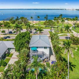 Historic Charm & Walkable Waterfront, with Heated Pool - Ponce Pointe - Roelens, hotel in Punta Gorda