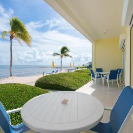 Natty's Cove Your Cozy Escape Steps to the Beach, hotell i Bodden Town