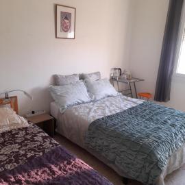 Peaceful room, Thuir centre, view Le Canigou, готель у місті Тюїр