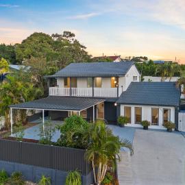 Modern Holland Park Home with Easy City Access, hotel i Brisbane