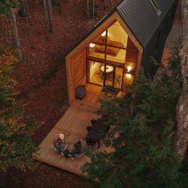 Camp Haliburton - Waterfront A-Frame, hotel a Wilberforce
