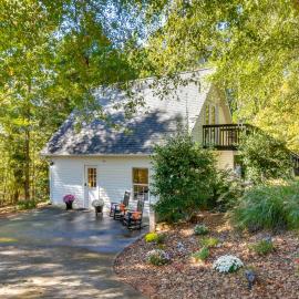 Wooded Cottage - 3 Mi to Clemson University, hotel Clemsonban