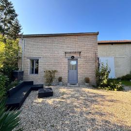 Andrésy में, होटल Gîte Elonie, Maison entière avec jardin et parking