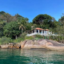 Quarto duplo de frente para o mar, Casa da Jô