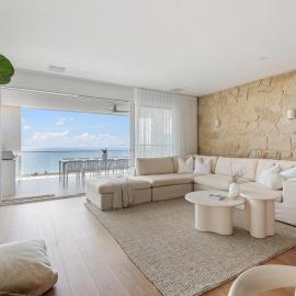 Okeanos Moana Private luxury seafront oasis with pool, hotelli kohteessa Moana