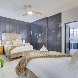 Spacious Valkyrie One-bedroom, hotel en Centurion