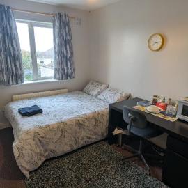 Cosy Double Private Room Near Dublin Airport, hotell sihtkohas Swords