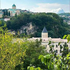 7 Doors - Boutique Apartments in Kutaisi, hotell i Kutaisi