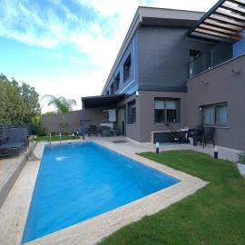 Luxury Villa in Urla Private Pool & Smart Home, hotel u gradu Urla