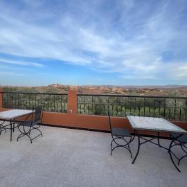 dar olivegarden inn, מלון בAït Ouahi