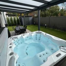 Waikiki Apartman House with Jacuzzi