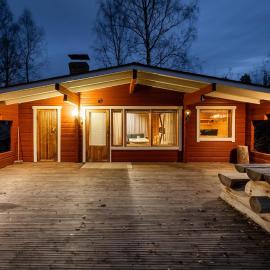 Ivalo Northern Lights Riverfront Cabin Lapland Sauna Hot Tub Near Airport, hotel a Inari