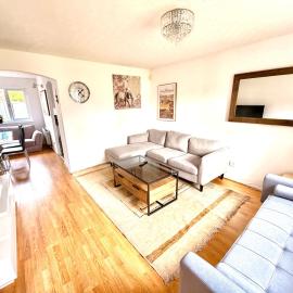 Kings Luxury Home - Free Parking and Fast Broadband, hotel di Edinburgh
