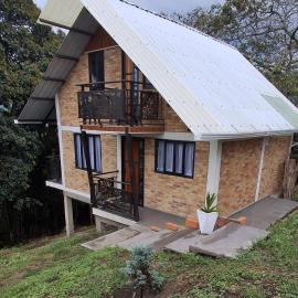 Cabaña privada cerca de Armenia Quiet Mountain View Country Home