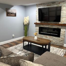 Cozy Retreat Firepit Steps to Downtown, хотел в Albemarle