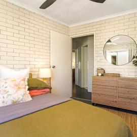 Relaxed Beach Stay - Private Balcony - Walk to Everything - Ideal for families & friends