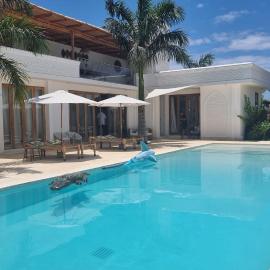 Luxury 4 BR Villa, hotell i Kinondo