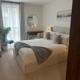 Entire Prestige Apartment in Poole Quay - Free Parking, Fast WiFi, Smart TV & Netflix