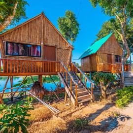 Divine Lake Island, hotel en Rāngāmāti