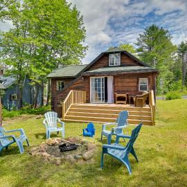 Rustic Caroga Lake Retreat: Fish, Hike & Ski! โรงแรมในCaroga Lake
