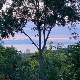 Novelyn's Seaview Hideaway, hotel a Larena