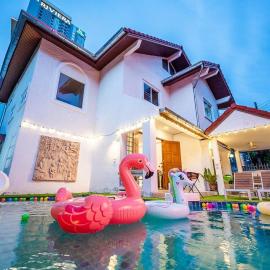 Villa 53 Wongamat 4BR, 300M from The beach, hotel in North Pattaya