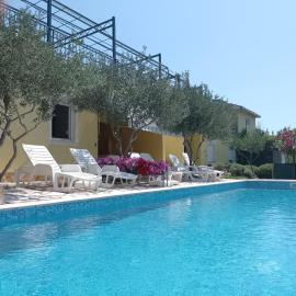 Apartments Zlatko, hotel sa Senj