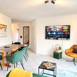 Femo S & E Apartments 2 Bäder eigener Eingang，Burbach的飯店