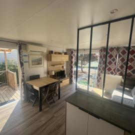 SÉRÉNITÉ-565 au Lac Des Rêves-camping 4 étoiles-Mobilhome 3ch-6pl-clim-sdb-wifi-au calme, belle vue sur le lac, sans vis à vis, khách sạn ở Lattes