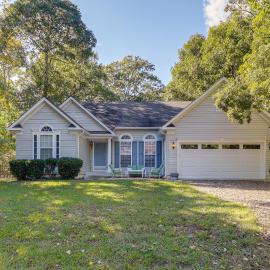 Dog-Friendly Family Retreat Near Chincoteague Bay!, готель у місті Greenbackville