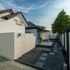 4BR Pool Villa Sukhum in Phuket Town, hotel i Changwat Phuket