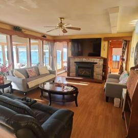 Kellys Point Bayfront Cozy Haven, Hotel in Stratford